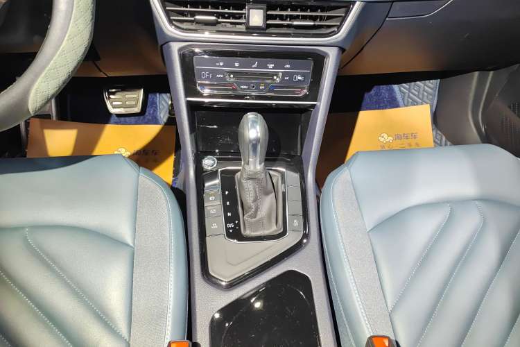 Used Volkswagen Tharu 2023 300TSI Two-Wheel-Drive Full Moon Edition Gear Lever
