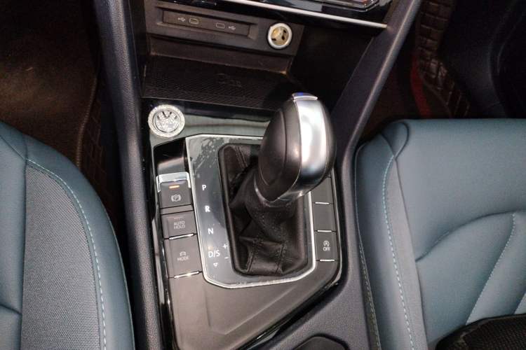 Used Volkswagen Tharu 2023 300TSI Two-Wheel-Drive Full Moon Edition Gear Lever