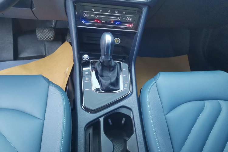 Used Volkswagen Tharu 2023 300TSI Two-Wheel-Drive Moonlight Edition Gear Lever