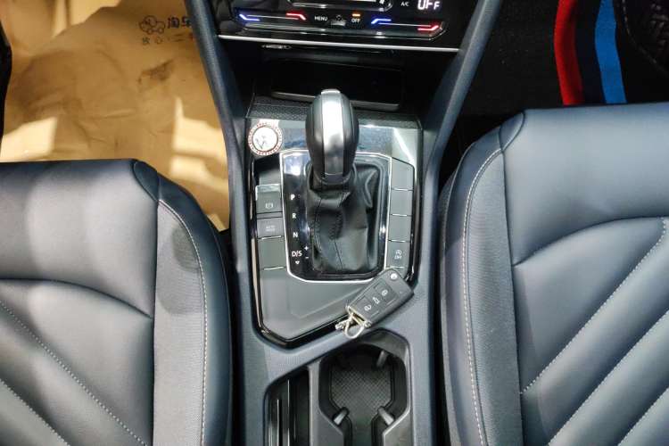 Used Volkswagen Tharu 2023 300TSI Two-Wheel-Drive Moonlight Edition Gear Lever