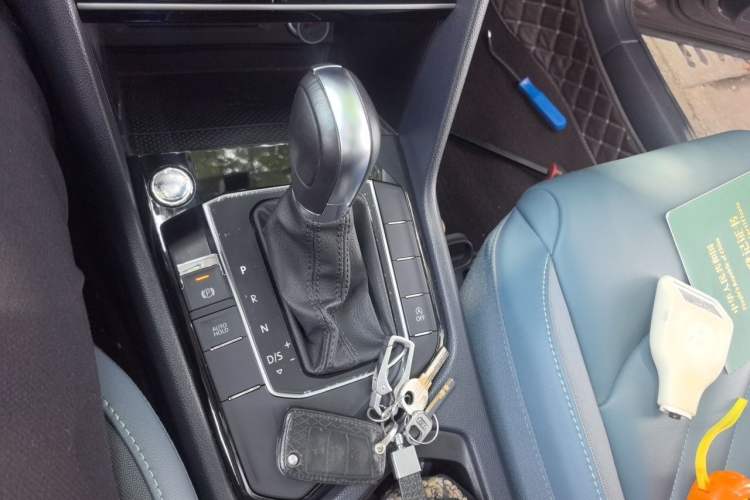 Used Volkswagen Tharu 2023 300TSI Two-Wheel-Drive Moonlight Edition Gear Lever