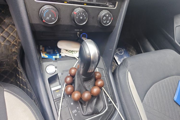 Used Volkswagen Tharu 2023 300TSI Two-Wheel-Drive Crescent Edition Gear Lever
