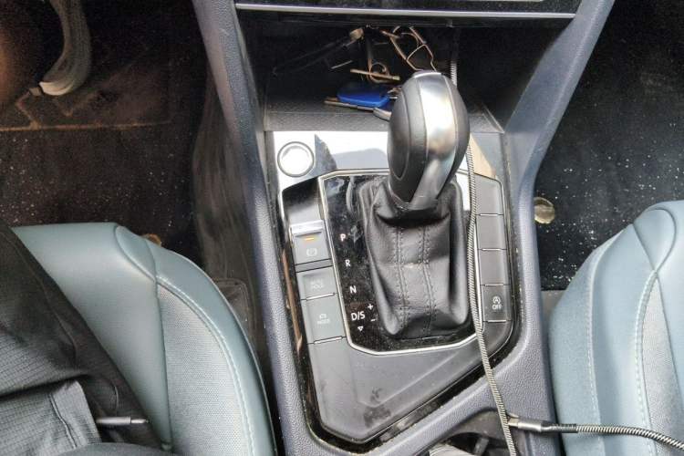 Used Volkswagen Tharu 2023 300TSI Two-Wheel-Drive Full Moon Edition Gear Lever
