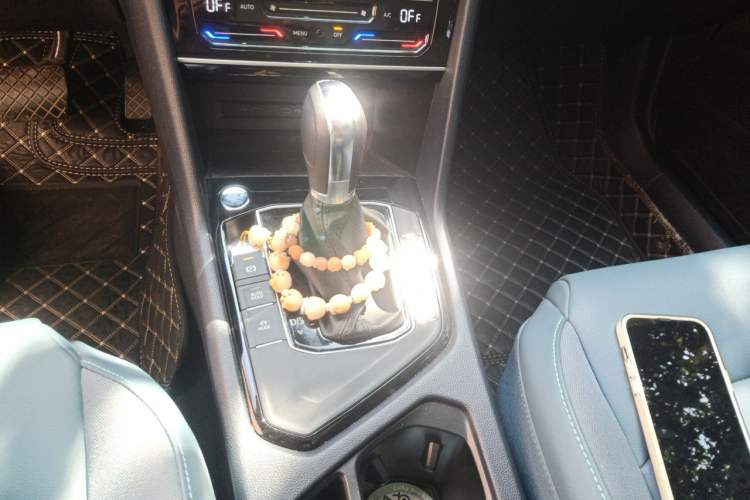 Used Volkswagen Tharu 2023 300TSI Two-Wheel-Drive Full Moon Edition Gear Lever