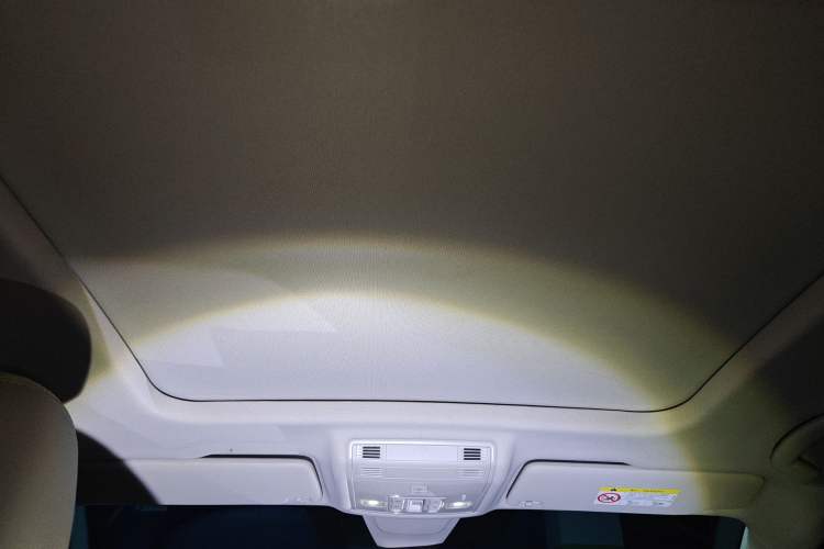 Used Volkswagen Tharu 2023 300TSI Two-Wheel-Drive Full Moon Edition Headliner