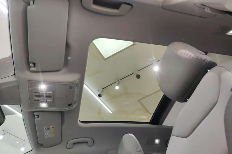 Used Volkswagen Tharu 2023 300TSI Two-Wheel-Drive Moonlight Edition Headliner