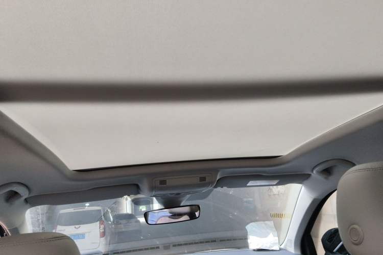 Used Volkswagen Tharu 2023 300TSI Two-Wheel-Drive Full Moon Edition Headliner