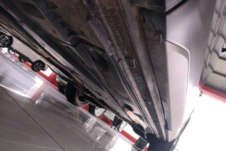 Used Volkswagen Tharu 2023 300TSI Two-Wheel-Drive Full Moon Edition Left Side Sill