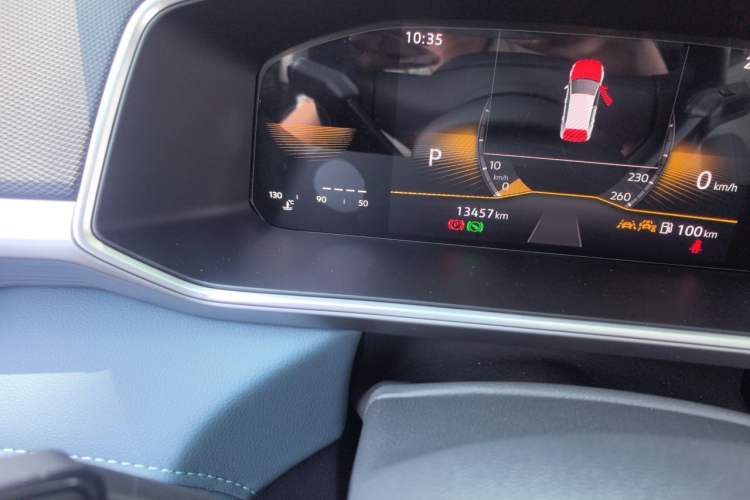 Used Volkswagen Tharu 2023 300TSI Two-Wheel-Drive Moonlight Edition Odometer Close Up