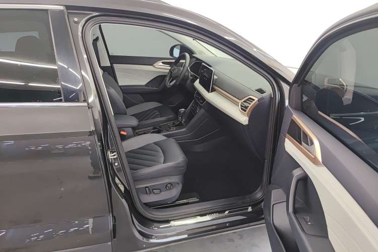 Used Volkswagen Tharu 2023 300TSI Two-Wheel-Drive Full Moon Edition Right Front Seat