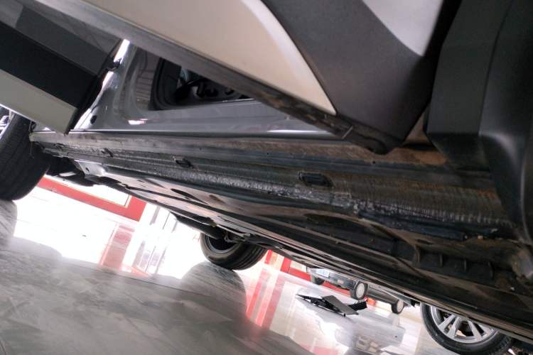Used Volkswagen Tharu 2023 300TSI Two-Wheel-Drive Full Moon Edition Right Side Sill