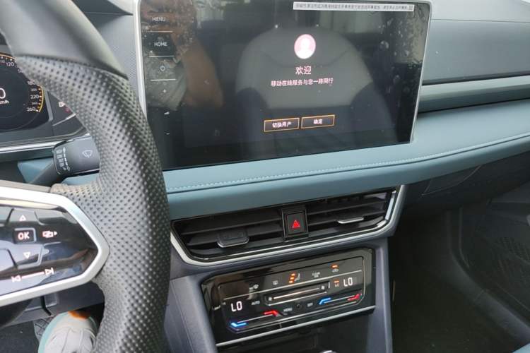 Used Volkswagen Tharu 2023 300TSI Two-Wheel-Drive Full Moon Edition Audio And AC Panel