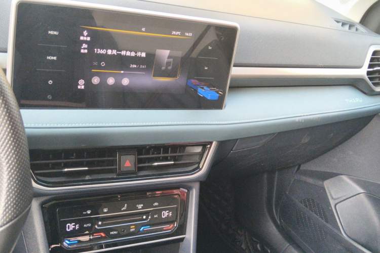 Used Volkswagen Tharu 2023 300TSI Two-Wheel-Drive Moonlight Edition Audio And AC Panel