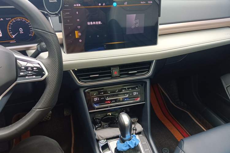 Used Volkswagen Tharu 2023 300TSI Two-Wheel-Drive Full Moon Edition Audio And AC Panel