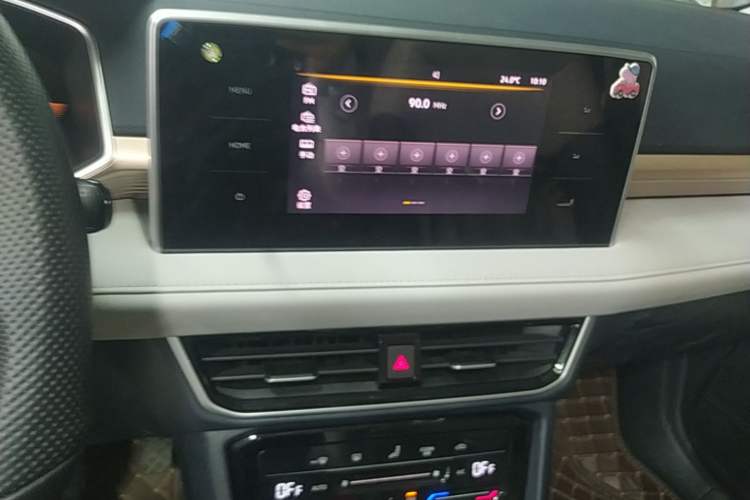 Used Volkswagen Tharu 2023 300TSI Two-Wheel-Drive Moonlight Edition Audio And AC Panel