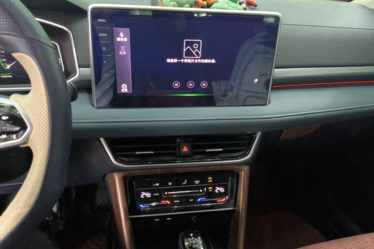Used Volkswagen Tharu 2023 300TSI Two-Wheel-Drive Full Moon Edition Audio And AC Panel
