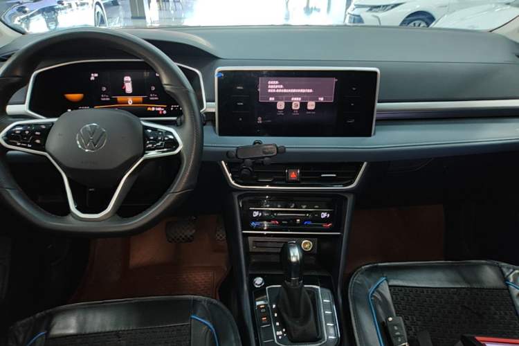 Used Volkswagen Tharu 2023 300TSI Two-Wheel-Drive Moonlight Edition Audio And AC Panel