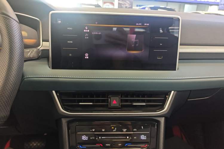 Used Volkswagen Tharu 2023 300TSI Two-Wheel-Drive Moonlight Edition Audio And AC Panel