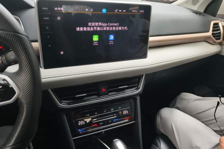 Used Volkswagen Tharu 2023 300TSI Two-Wheel-Drive Full Moon Edition Audio And AC Panel