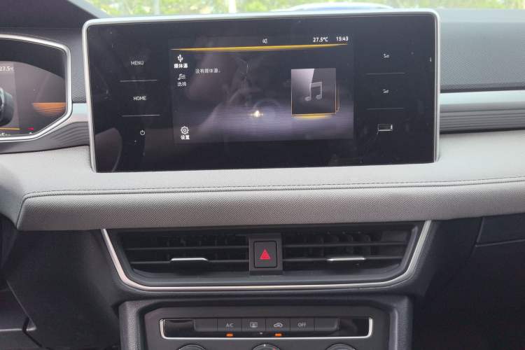 Used Volkswagen Tharu 2023 300TSI Two-Wheel-Drive Crescent Edition Audio And AC Panel