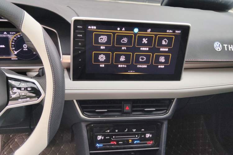 Used Volkswagen Tharu 2023 300TSI Two-Wheel-Drive Full Moon Edition Audio And AC Panel