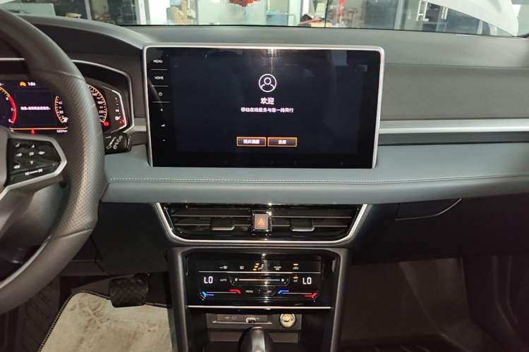 Used Volkswagen Tharu 2023 300TSI Two-Wheel-Drive Full Moon Edition Audio And AC Panel