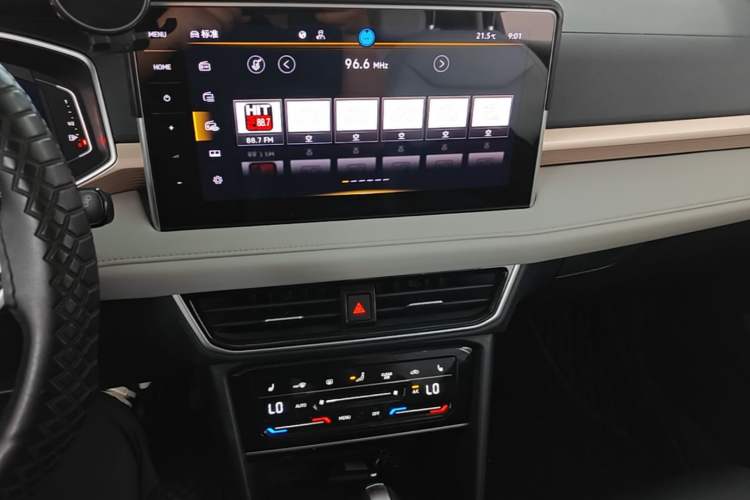 Used Volkswagen Tharu 2023 300TSI Two-Wheel-Drive Full Moon Edition Audio And AC Panel