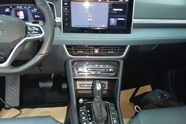Used Volkswagen Tharu 2023 300TSI Two-Wheel-Drive Full Moon Edition Audio And AC Panel