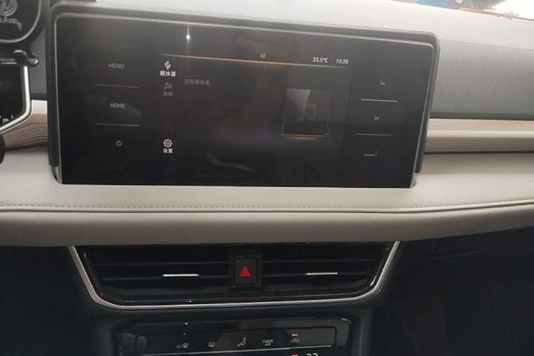 Used Volkswagen Tharu 2023 300TSI Two-Wheel-Drive Moonlight Edition Audio And AC Panel