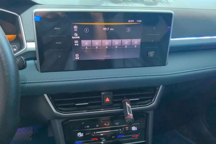 Used Volkswagen Tharu 2023 300TSI Two-Wheel-Drive Moonlight Edition Audio And AC Panel