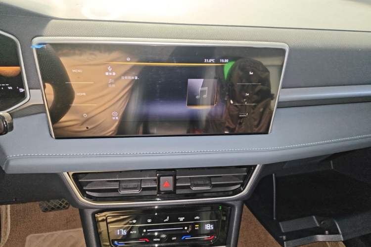 Used Volkswagen Tharu 2023 300TSI Two-Wheel-Drive Moonlight Edition Audio And AC Panel