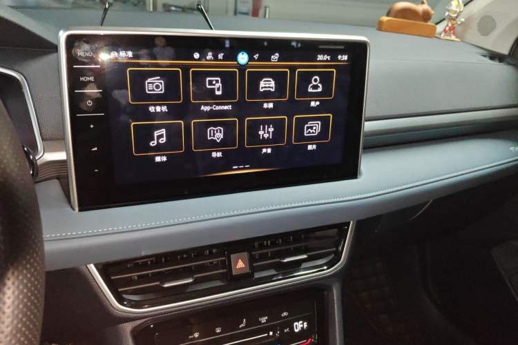 Used Volkswagen Tharu 2023 300TSI Two-Wheel-Drive Full Moon Edition Audio And AC Panel