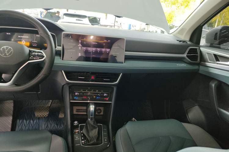 Used Volkswagen Tharu 2023 300TSI Two-Wheel-Drive Moonlight Edition Audio And AC Panel