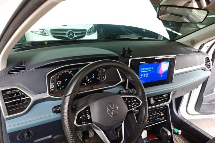 Used Volkswagen Tharu 2023 300TSI Two-Wheel-Drive Full Moon Edition Center Console