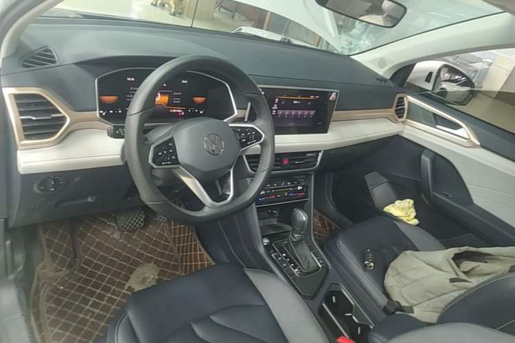 Used Volkswagen Tharu 2023 300TSI Two-Wheel-Drive Moonlight Edition Center Console