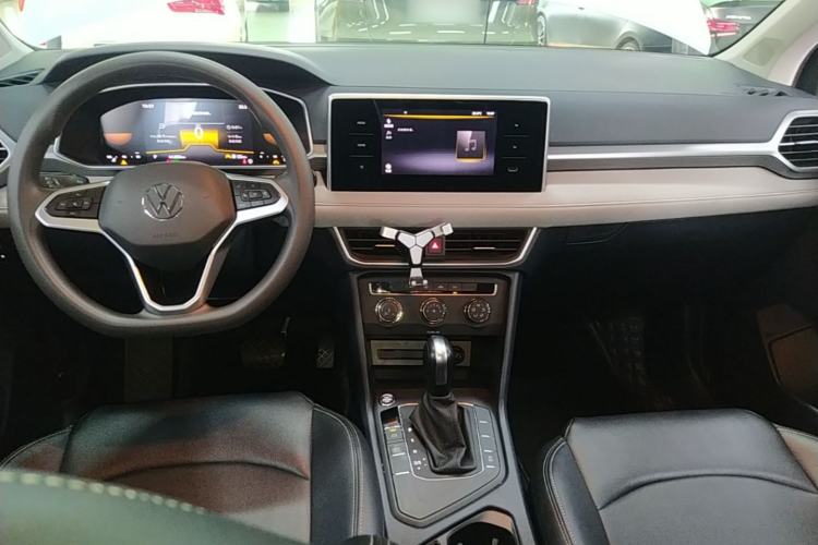 Used Volkswagen Tharu 2023 300TSI Two-Wheel-Drive Crescent Edition Center Console