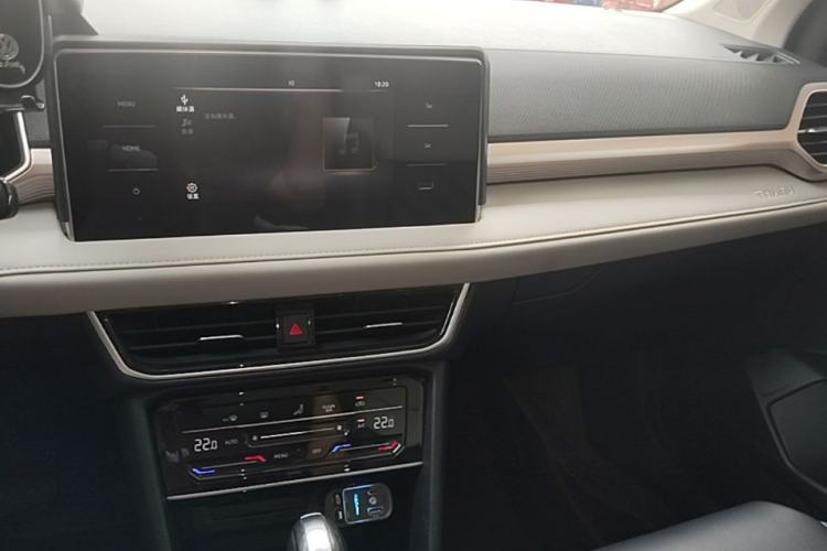 Used Volkswagen Tharu 2023 300TSI Two-Wheel-Drive Moonlight Edition Center Console