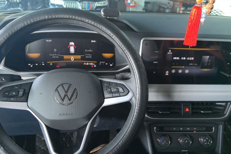 Used Volkswagen Tharu 2023 300TSI Two-Wheel-Drive Crescent Edition Center Console