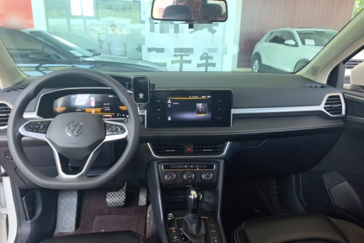 Used Volkswagen Tharu 2023 300TSI Two-Wheel-Drive Crescent Edition Center Console