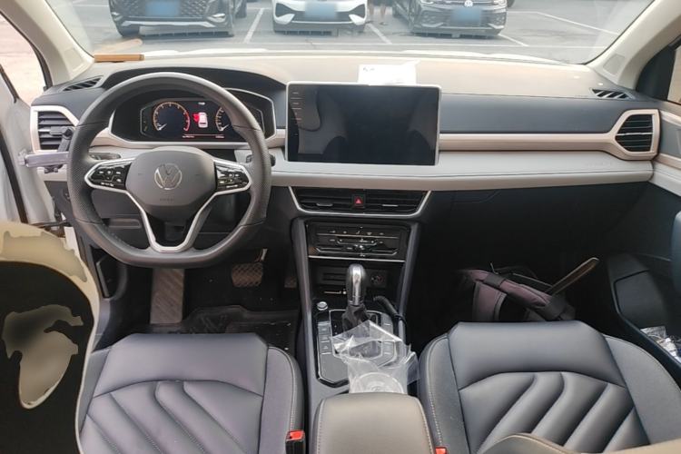 Used Volkswagen Tharu 2023 300TSI Two-Wheel-Drive Full Moon Edition Center Console