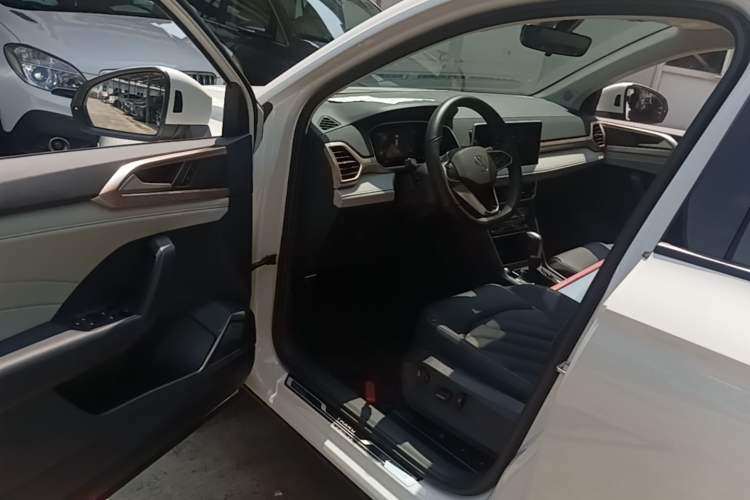 Used Volkswagen Tharu 2023 300TSI Two-Wheel-Drive Moonlight Edition Driver Seat