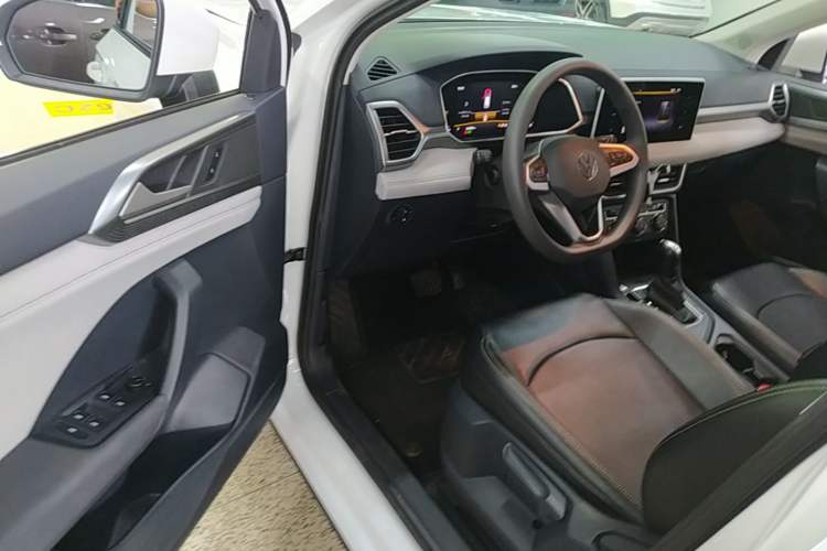 Used Volkswagen Tharu 2023 300TSI Two-Wheel-Drive Crescent Edition Driver Seat