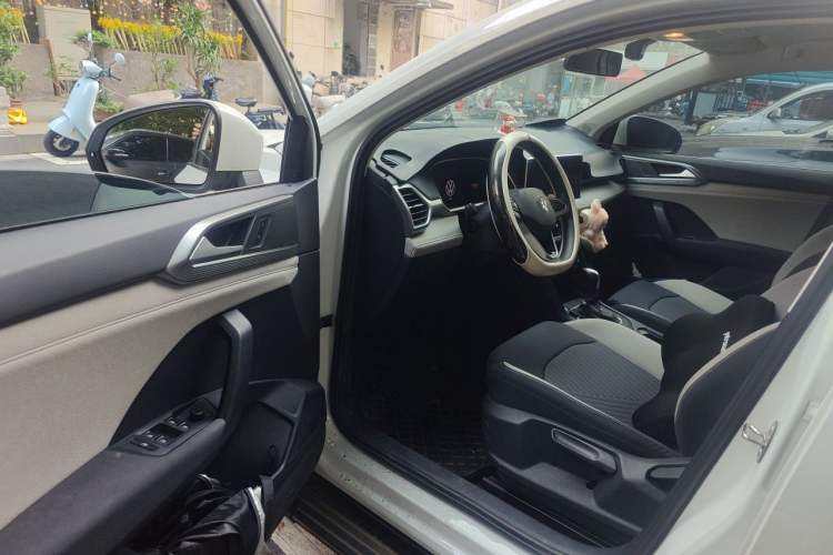 Used Volkswagen Tharu 2023 300TSI Two-Wheel-Drive Crescent Edition Driver Seat