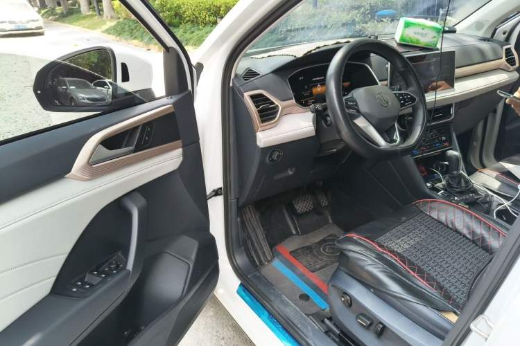 Used Volkswagen Tharu 2023 300TSI Two-Wheel-Drive Moonlight Edition Driver Seat
