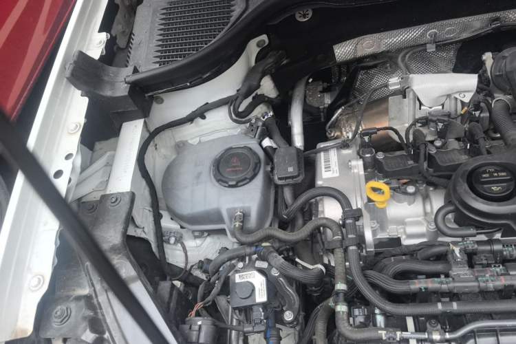 Used Volkswagen Tharu 2023 300TSI Two-Wheel-Drive Moonlight Edition Engine Bay Right