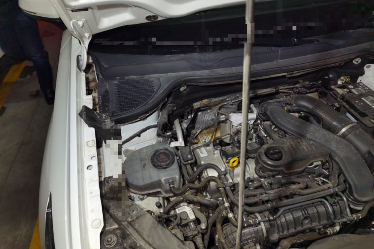Used Volkswagen Tharu 2023 300TSI Two-Wheel-Drive Moonlight Edition Engine Bay Right