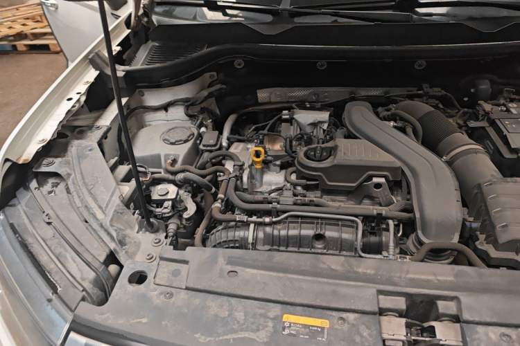 Used Volkswagen Tharu 2023 300TSI Two-Wheel-Drive Full Moon Edition Engine Bay Right