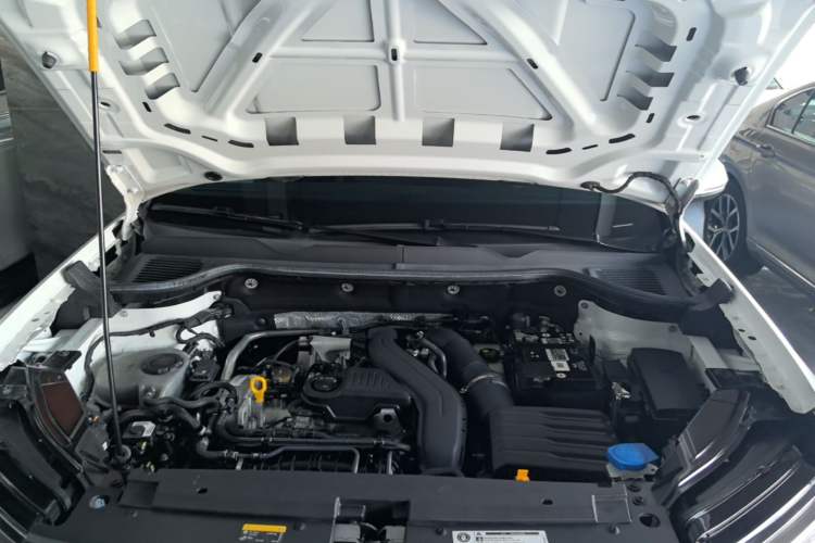 Used Volkswagen Tharu 2023 300TSI Two-Wheel-Drive Crescent Edition Engine Bay