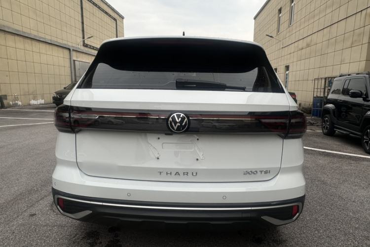 Used Volkswagen Tharu 2023 300TSI Two-Wheel-Drive Crescent Edition Exterior 4