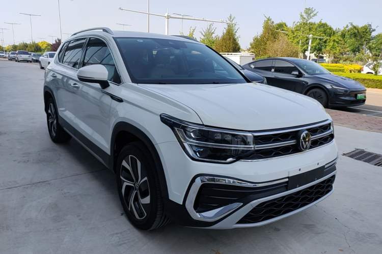 Used Volkswagen Tharu 2023 300TSI Two-Wheel-Drive Full Moon Edition Front Right 45 Deg